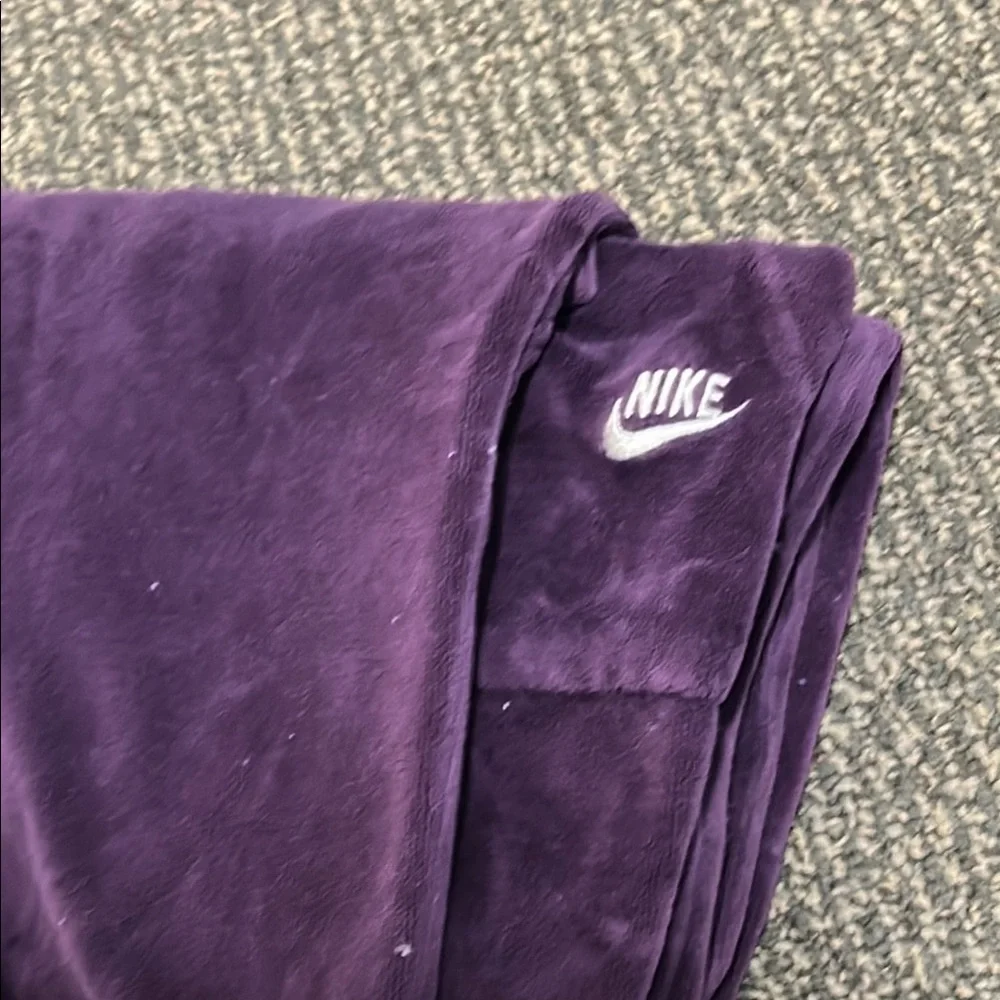 💟Nike Velvet-Like Purple Sweatpants - Picture 2 of 3